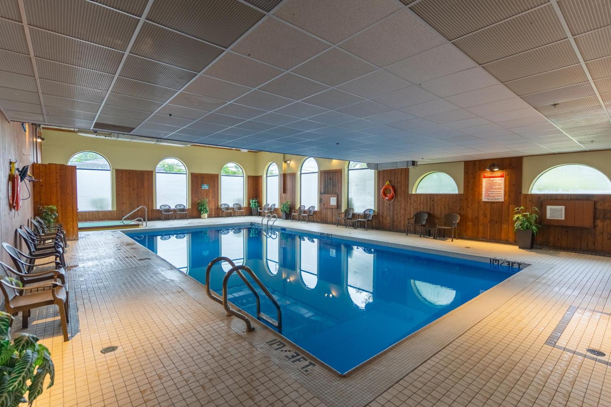 Glengarry Extended Stays Труро Экстерьер фото