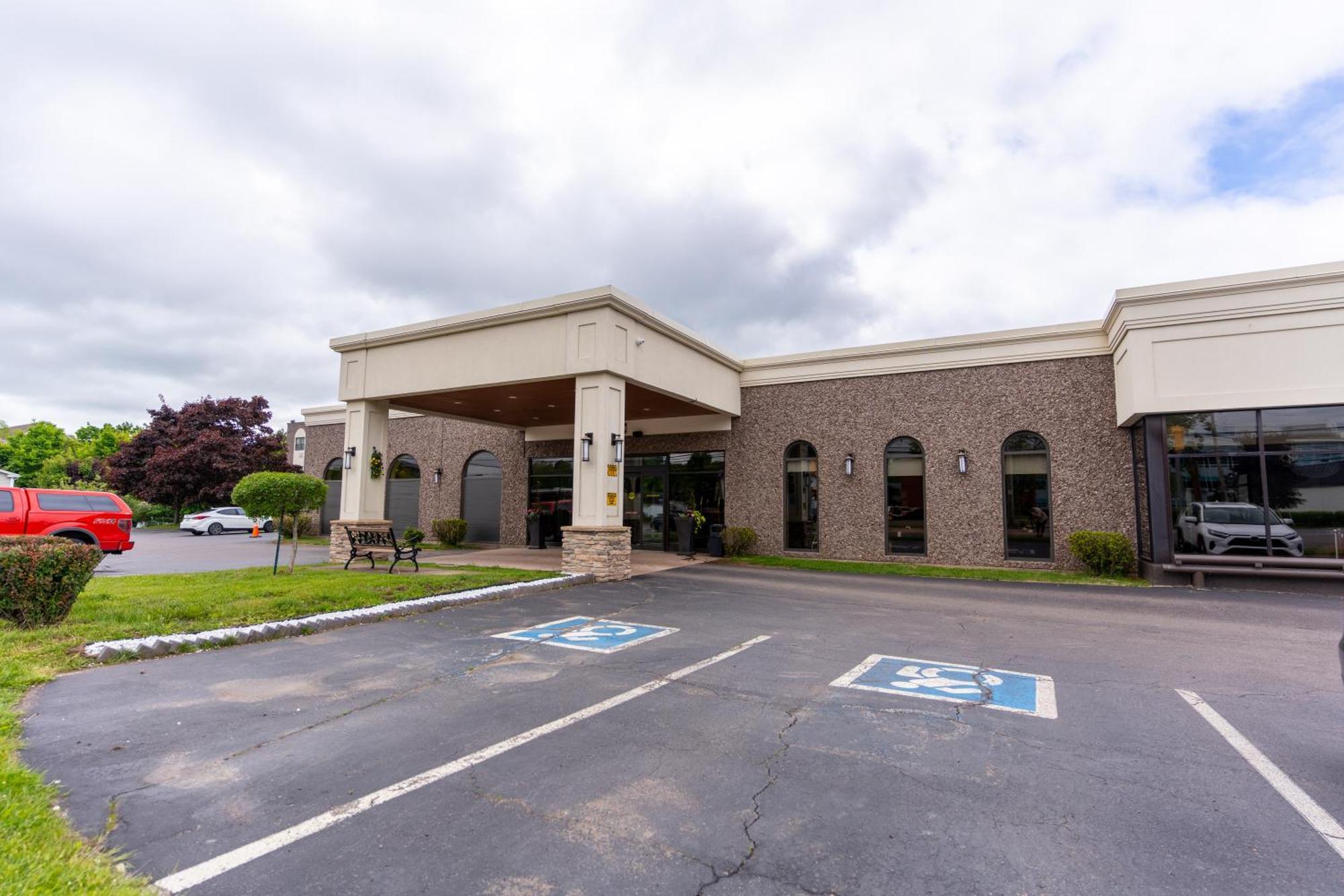 Glengarry Extended Stays Труро Экстерьер фото