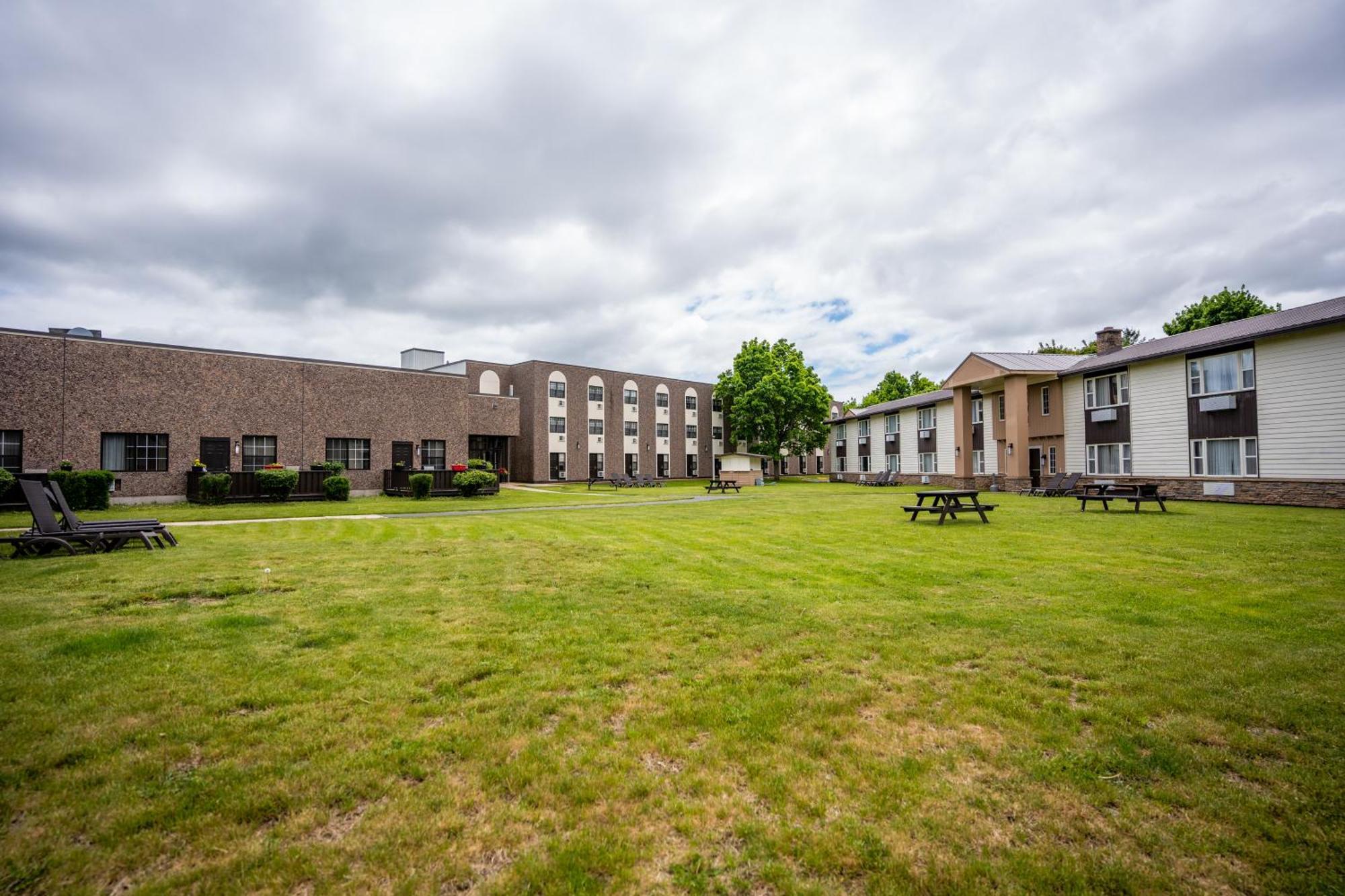 Glengarry Extended Stays Труро Экстерьер фото